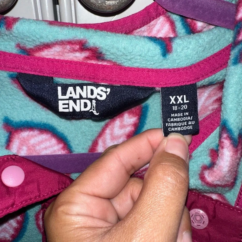 Lands’ End Girls leaf printed size XXL (18-20) fleece pullover